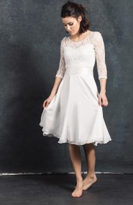 Kurzer Zweiteiler für die Braut